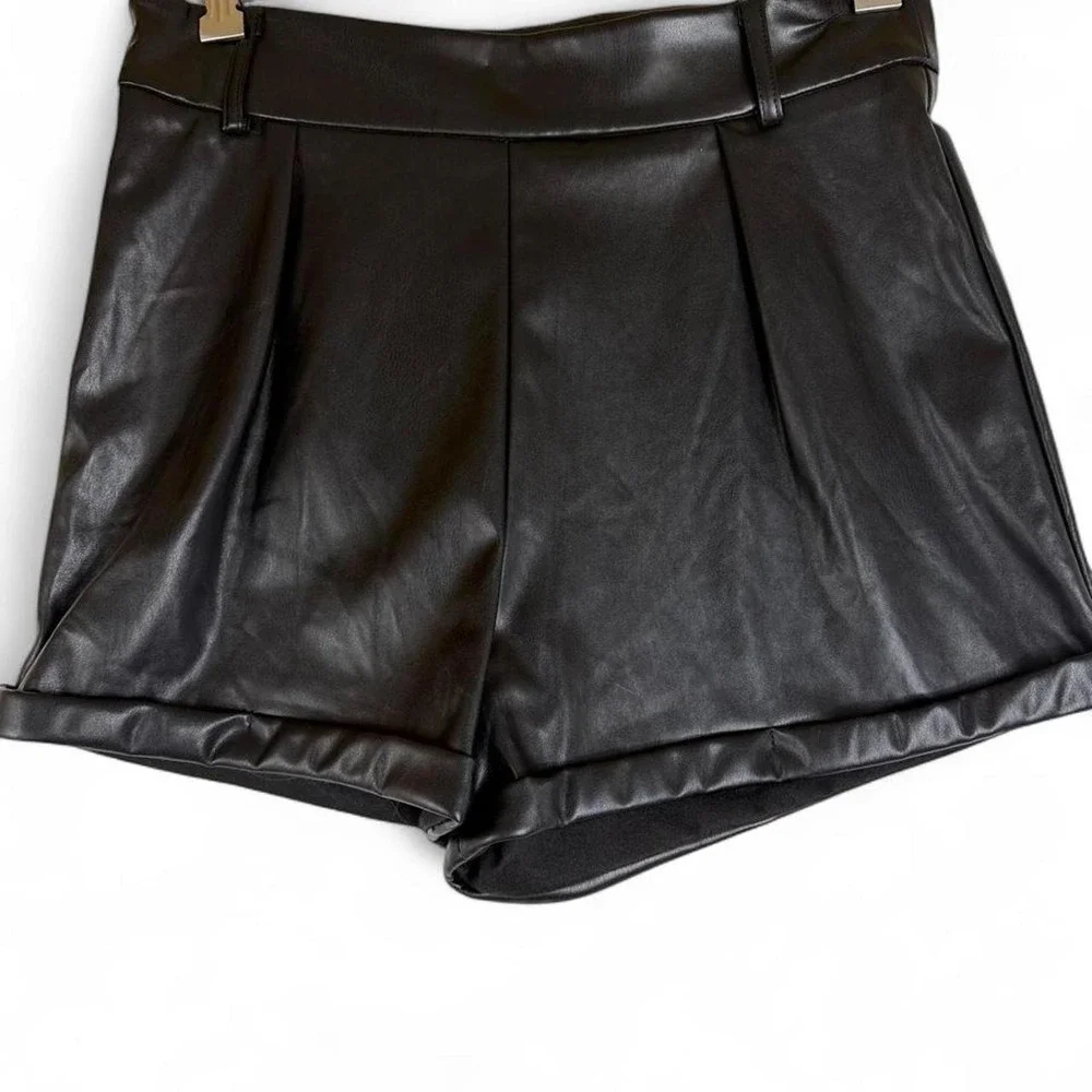 SHEIN Black Faux Leather Belted High Waist Pleated Shorts Women Size L 8/10